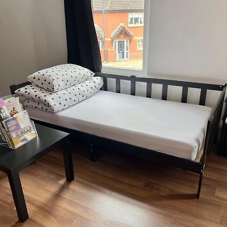 Entire Pinkapt - Free Parking - Up To 4 Guests - 3 Beds - Close To City Centre Белфаст Экстерьер фото