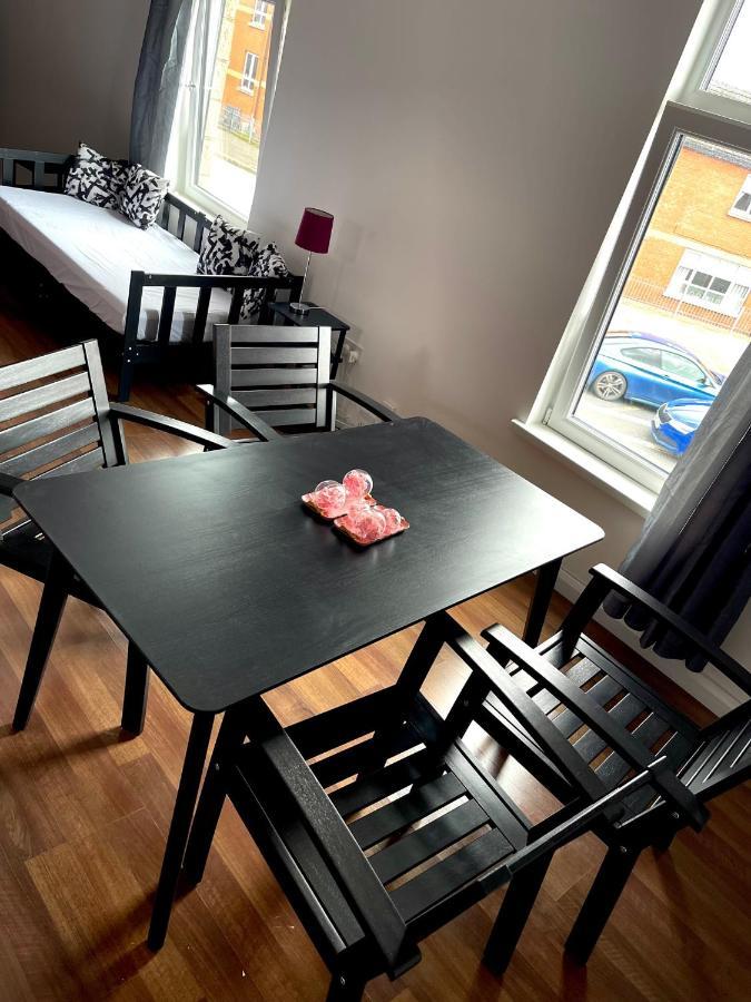 Entire Pinkapt - Free Parking - Up To 4 Guests - 3 Beds - Close To City Centre Белфаст Экстерьер фото